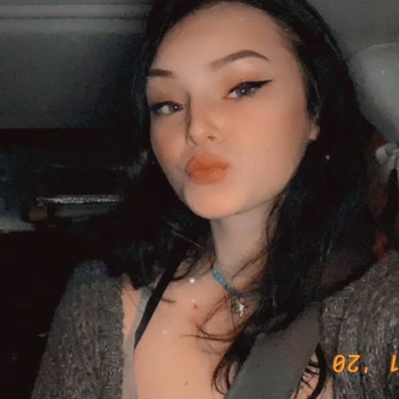 Poshmark profile picture for @switzerland